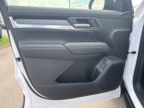 New 2027 GMC Terrain Elevation w/ Elevation Premium Package AWD/4WD image 12