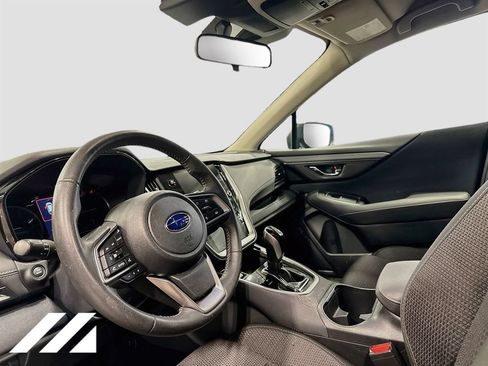 Used 2025 Subaru Outback Premium AWD/4WD image 9