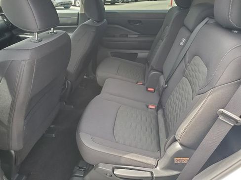 Certified 2025 Nissan Pathfinder SV FWD image 12