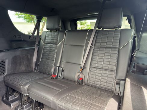 Used 2022 Cadillac Escalade ESV Sport Platinum w/ Heavy-Duty Trailer Package AWD/4WD image 9