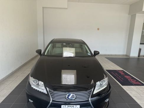Used 2015 Lexus ES 300h w/ Navigation System Package FWD image 4