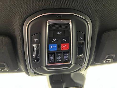 Used 2026 Jeep Grand Cherokee Limited w/ Limited Altitude Package AWD/4WD image 38
