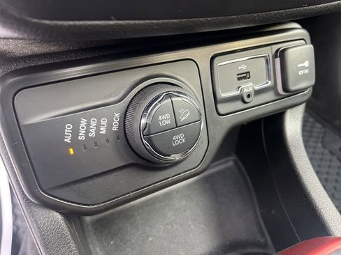 Used 2020 Jeep Renegade Trailhawk w/ Cold Weather Group AWD/4WD image 18