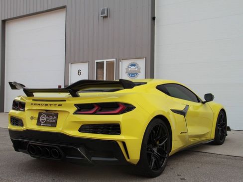 Used 2024 Chevrolet Corvette Z06 w/ Z07 Performance Package RWD image 12