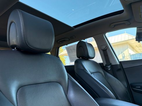 Used 2017 Hyundai Santa Fe SE image 18