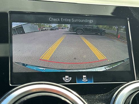 Used 2023 Mercedes-Benz GLB 250 4MATIC image 23