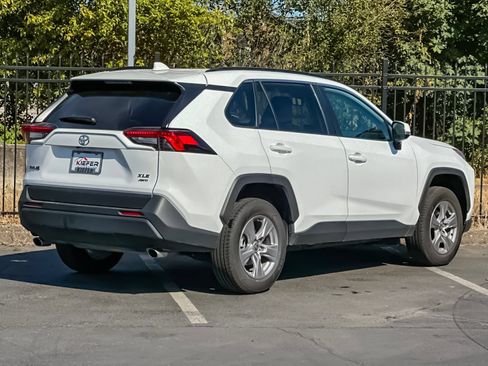Used 2025 Toyota RAV4 XLE AWD/4WD image 3