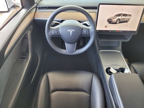 Used 2024 Tesla Model Y Long Range AWD/4WD image 8