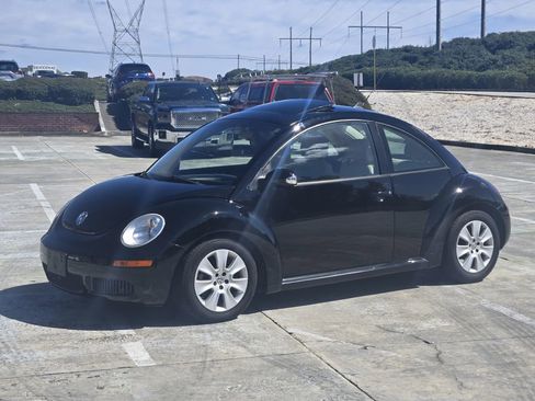 Used 2010 Volkswagen Beetle Coupe image 1