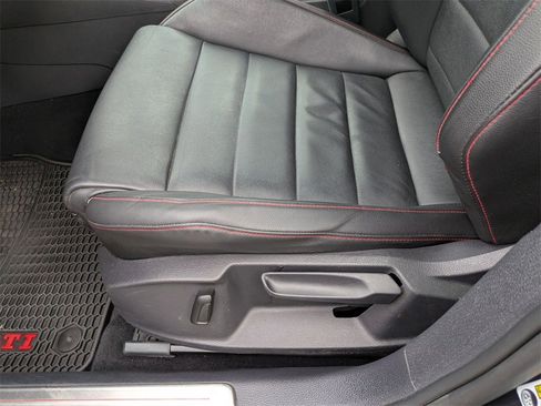 Used 2017 Volkswagen GTI SE image 15