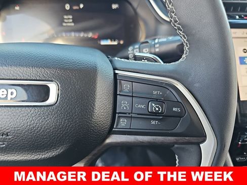 Used 2023 Jeep Grand Cherokee Limited w/ Luxury Tech Group II image 18