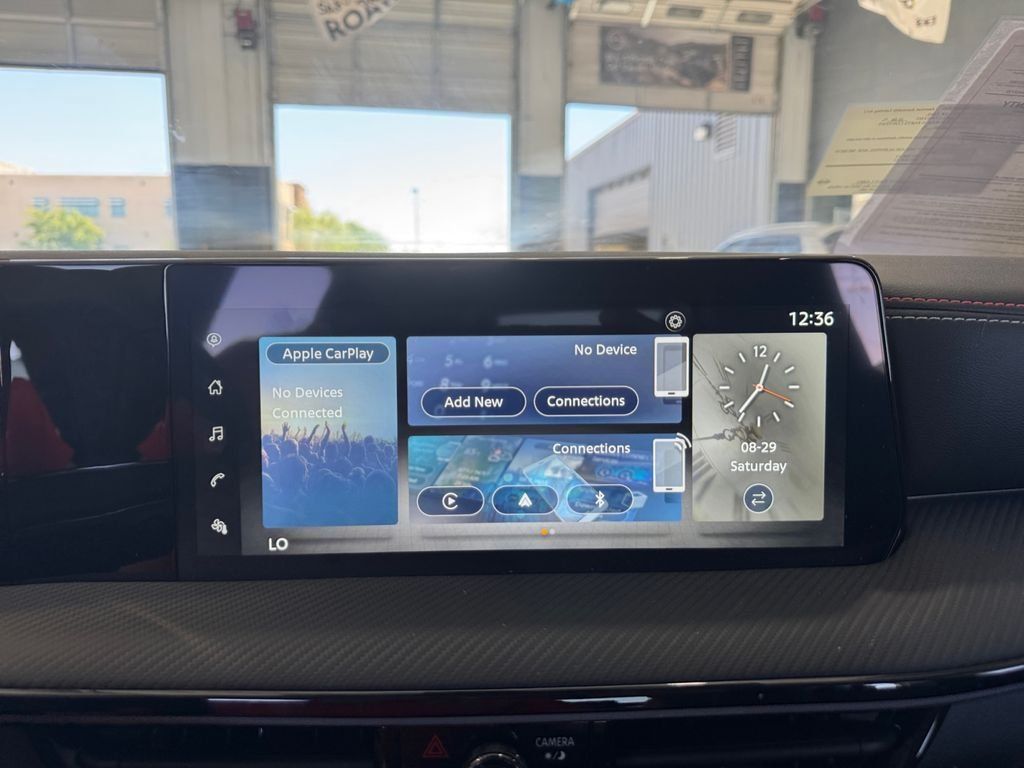 Used 2025 Nissan Kicks SR AWD/4WD image 11