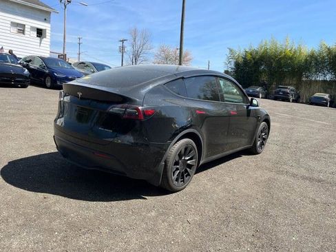 Used 2024 Tesla Model Y Long Range AWD/4WD image 4