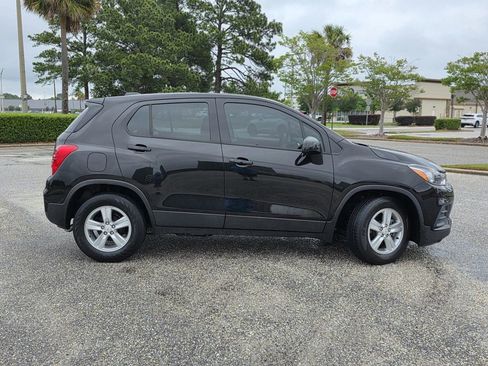 Used 2020 Chevrolet Trax LS FWD image 28