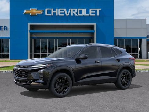 New 2026 Chevrolet Trax ACTIV w/ Sunroof Package FWD image 2