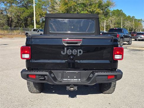 Used 2021 Jeep Gladiator Willys image 5