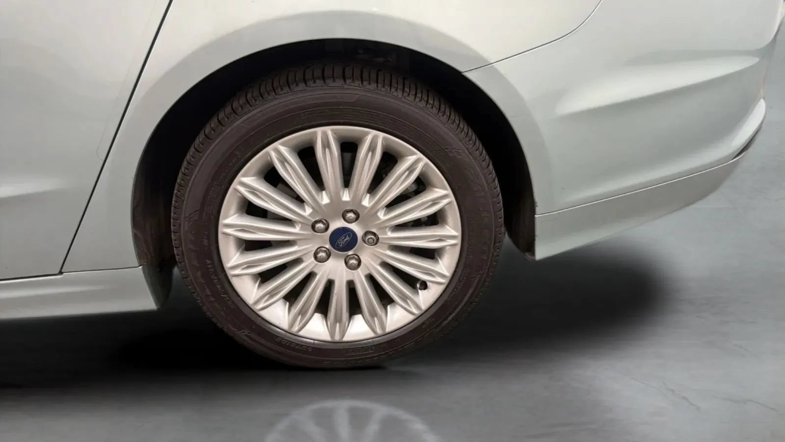 Used 2013 Ford Fusion Energi Titanium FWD image 28