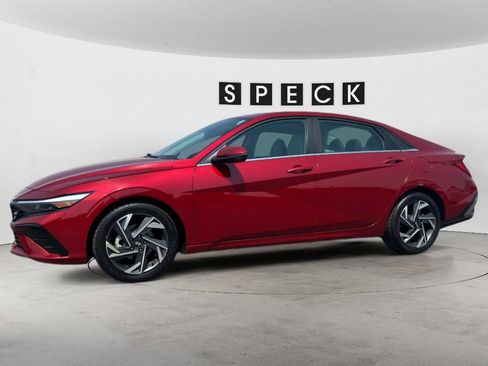 Used 2024 Hyundai Elantra Limited FWD image 2