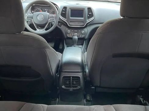 Used 2020 Jeep Cherokee Latitude FWD image 18