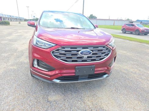 Used 2019 Ford Edge Titanium w/ Equipment Group 301A FWD image 2