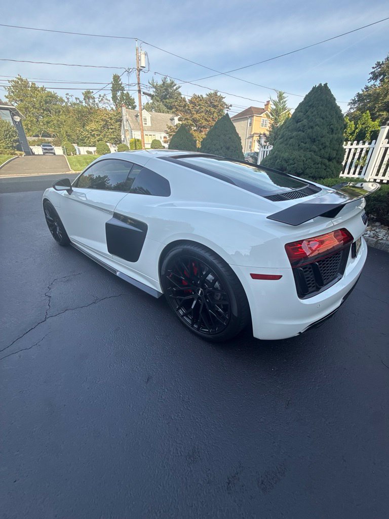 Used 2018 Audi R8 V10 w/ Premium Package RWD image 15