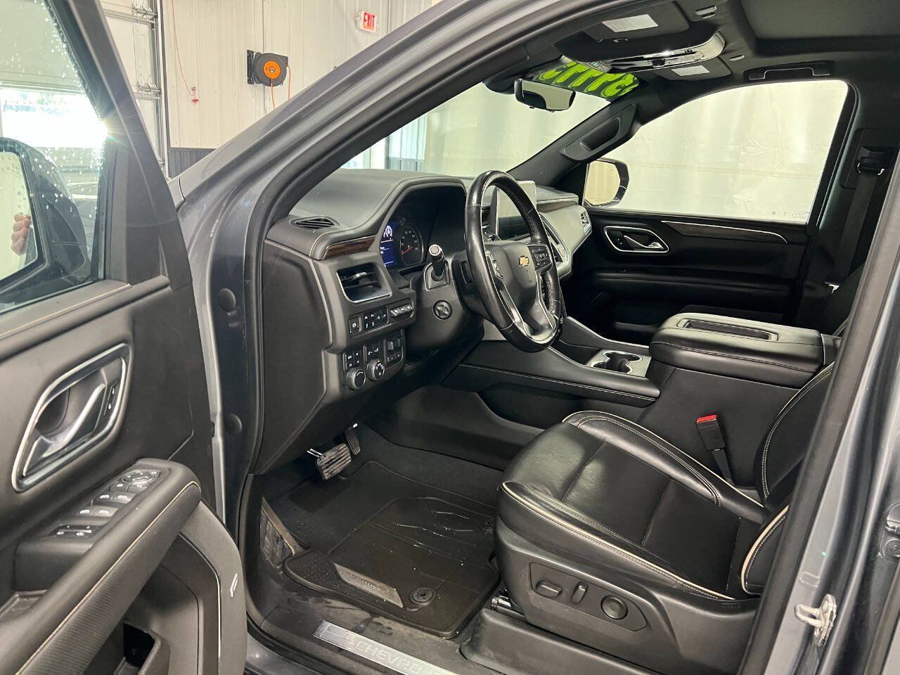 Used 2021 Chevrolet Suburban Premier w/ Premium Package AWD/4WD image 7