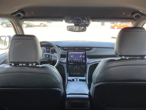 Used 2024 Jeep Grand Cherokee Limited image 12