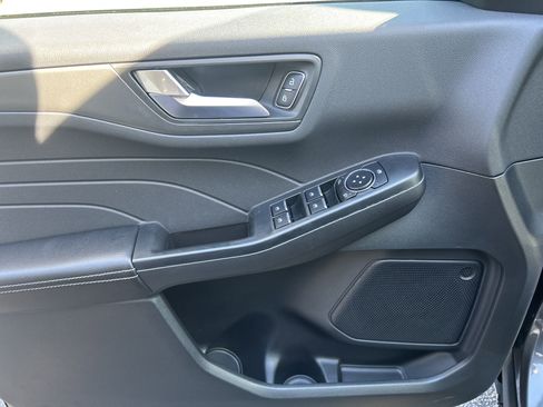 New 2025 Ford Escape SE image 9