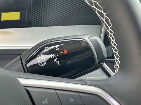 New 2025 Volkswagen Tiguan SE FWD image 23