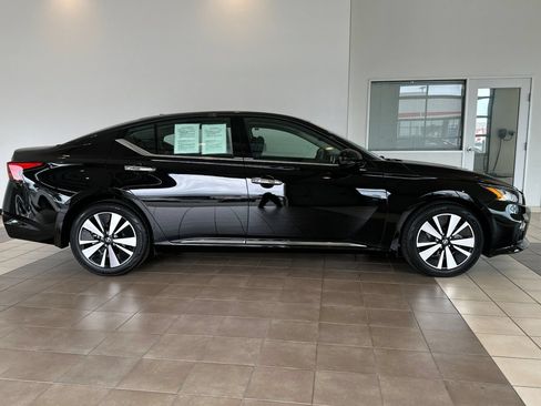 Used 2019 Nissan Altima 2.5 SV FWD image 3