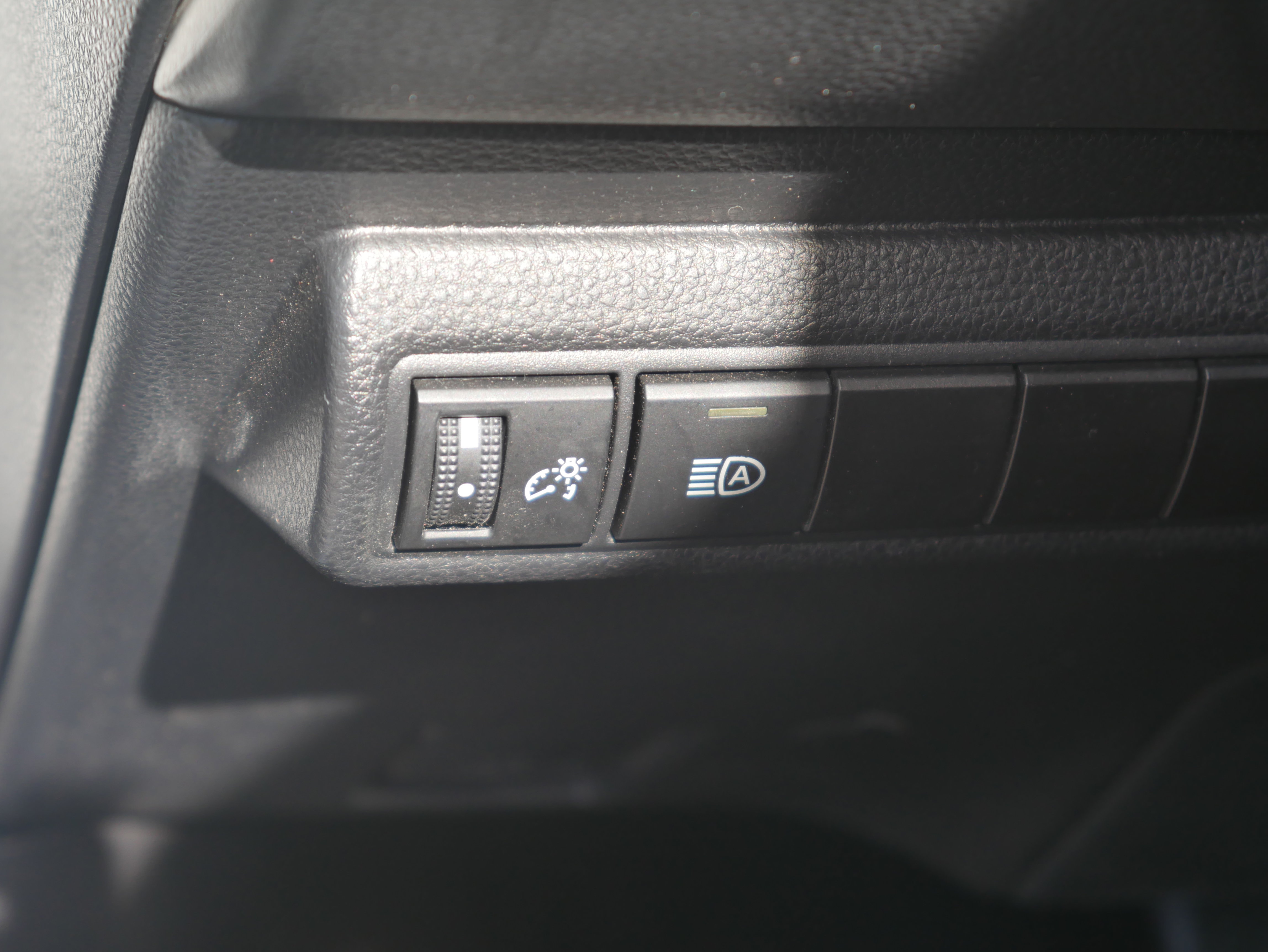 Used 2022 Toyota Corolla LE FWD image 5