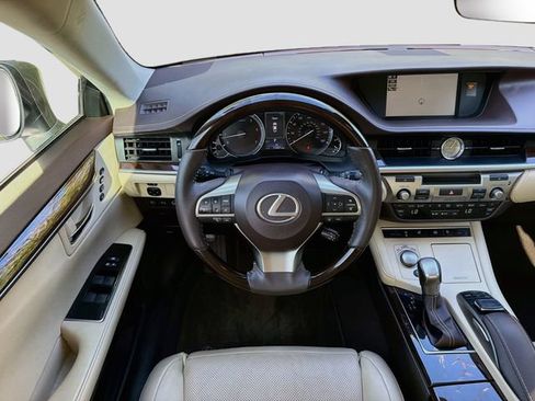 Used 2017 Lexus ES 350 w/ Ultra Luxury Package FWD image 17