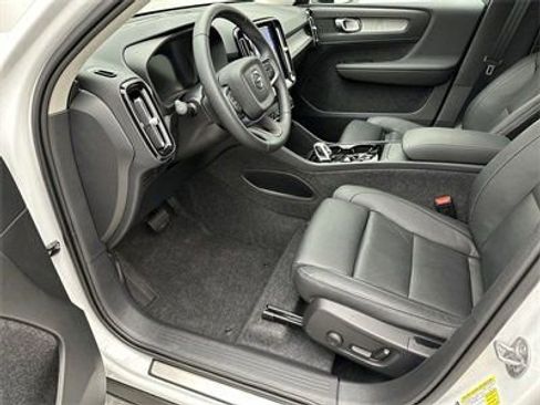 Certified 2025 Volvo XC40 B5 Plus w/ Protection Package Premier image 11