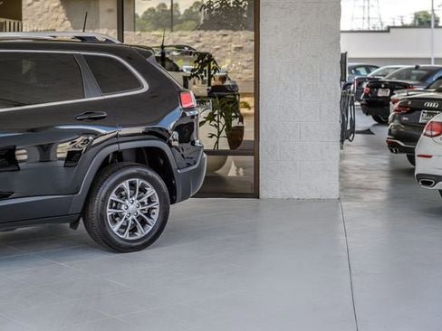 Used 2019 Jeep Cherokee Latitude Plus FWD image 55