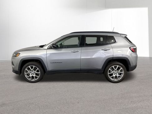 Used 2022 Jeep Compass Latitude image 28