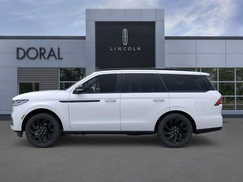 New 2026 Lincoln Navigator Reserve w/ Jet Appearance Package image 3