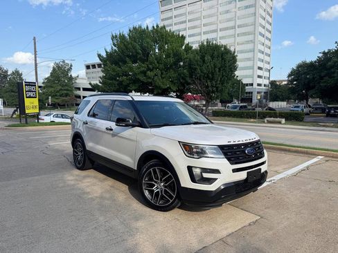 Used 2016 Ford Explorer Sport w/ Equipment Group 401A AWD/4WD image 2