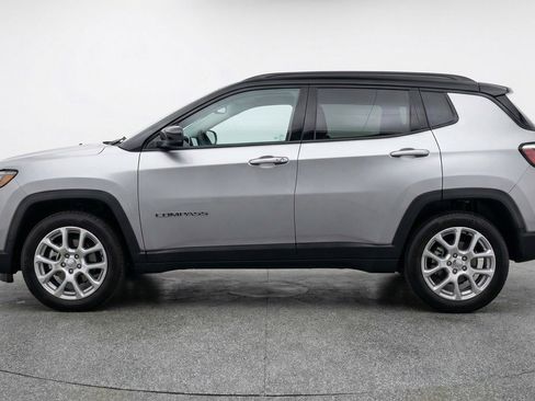 Used 2025 Jeep Compass Limited image 5