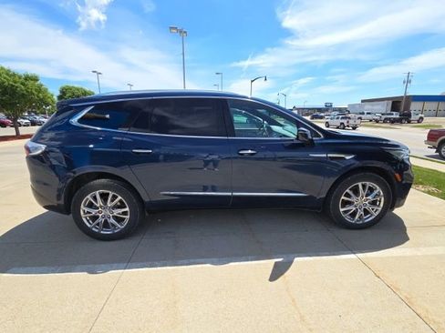 Used 2024 Buick Enclave Premium AWD/4WD image 7