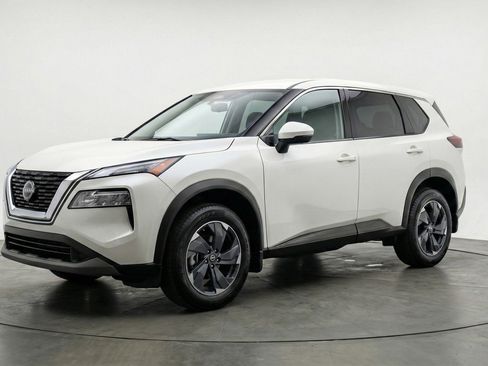 Used 2025 Nissan Rogue SV image 3