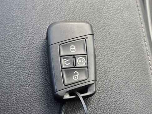 Certified 2024 Volkswagen Tiguan SEL R-Line AWD/4WD image 22