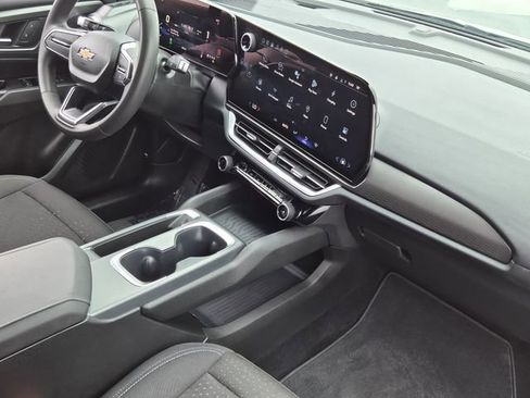 Used 2025 Chevrolet Equinox EV LT image 18