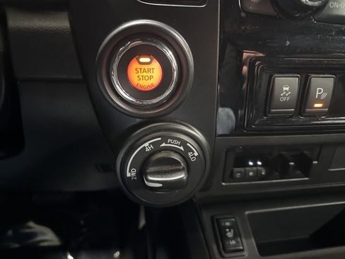 Used 2021 Nissan Titan PRO-4X w/ Pro-4x Convenience Package image 17