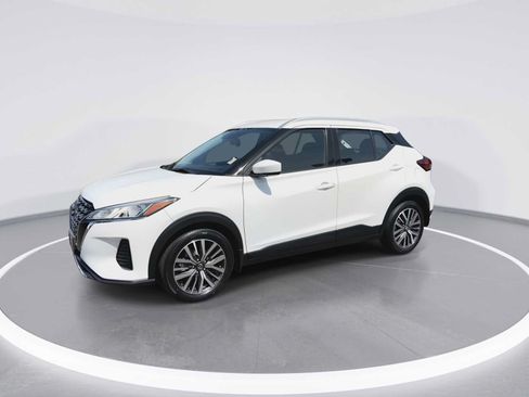 Used 2021 Nissan Kicks SV FWD image 4