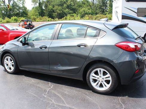 Used 2018 Chevrolet Cruze LT w/ Convenience Package image 4