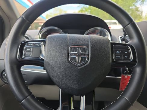Used 2018 Dodge Grand Caravan SXT FWD image 14