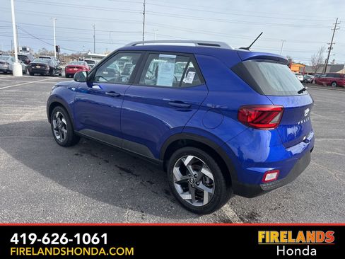 Used 2025 Hyundai Venue SEL image 3