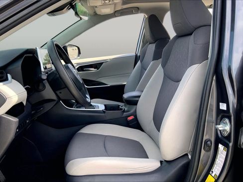 Certified 2024 Toyota RAV4 XLE w/ Convenience Package FWD image 8