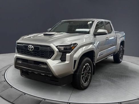 Used 2025 Toyota Tacoma TRD Sport AWD/4WD image 7