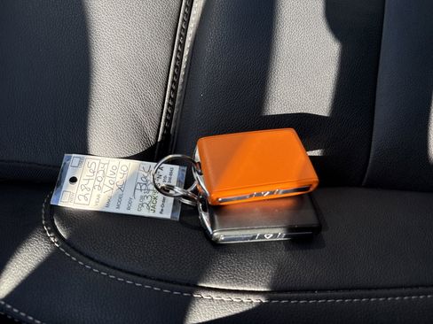 Used 2024 Volvo XC40 B5 Plus w/ Protection Package Premier image 21